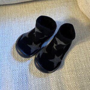 Never worn!! Collégien Nununu Star Slippers, size 4-5 US tot